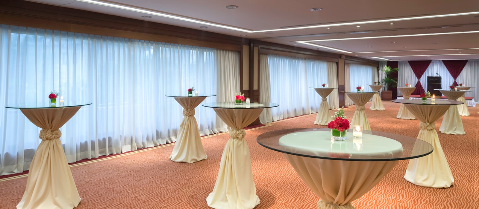 The light-filled Manila room accommodates up to 360 guests and is easily divisible into three smaller areas for initmate gatherings.